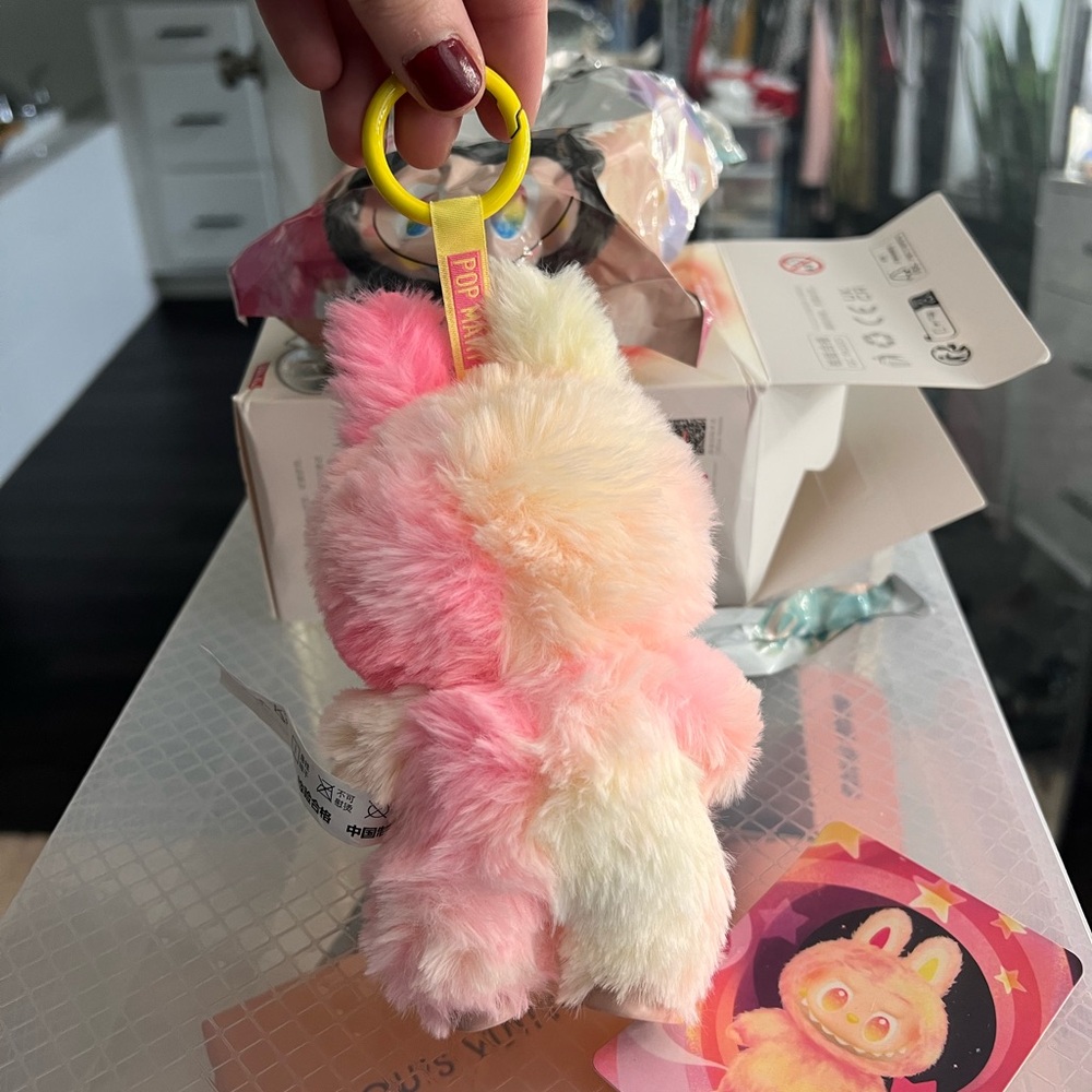 POP MART Loyalty- Labubu The Monsters Big Into Energy Vinyl Plush - Picture 2 of 5